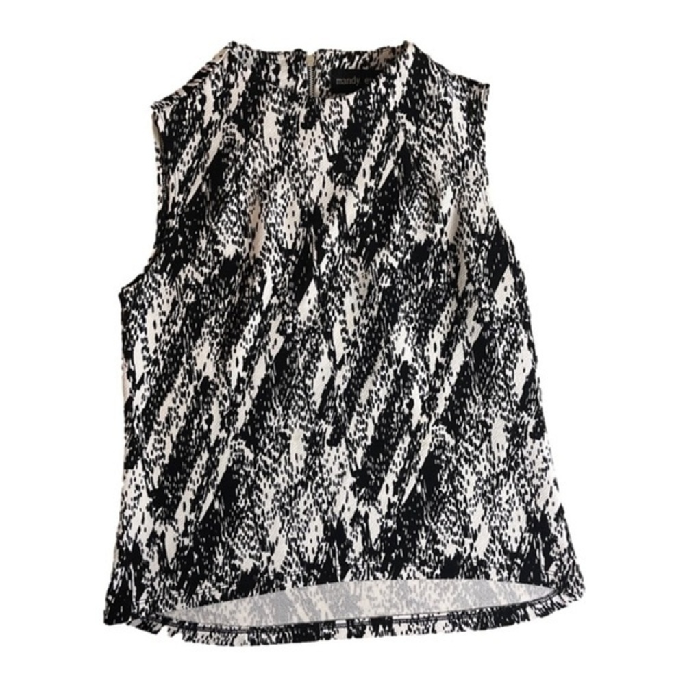 ⭐️ Mandy Evans black and white top- size medium
